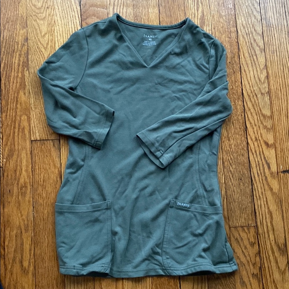 Jaanuu scrub top